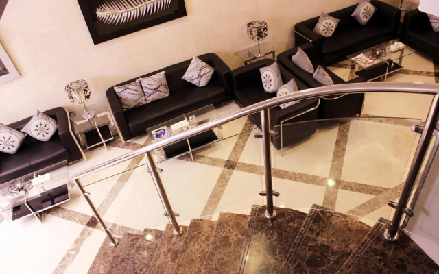 Montreal Naif Hotel