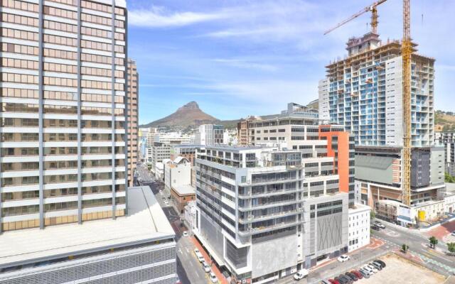 Stylish, Modern Apartment With Breathtaking Views.