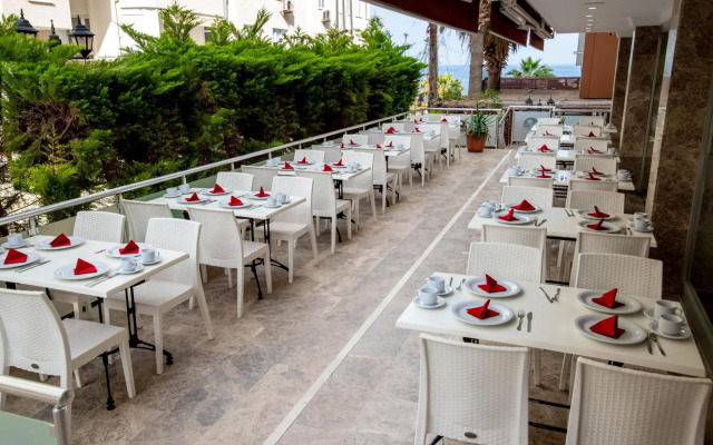 Palm Beach Hotel
