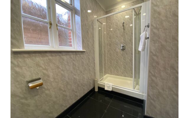 OYO Baylis House Hotel