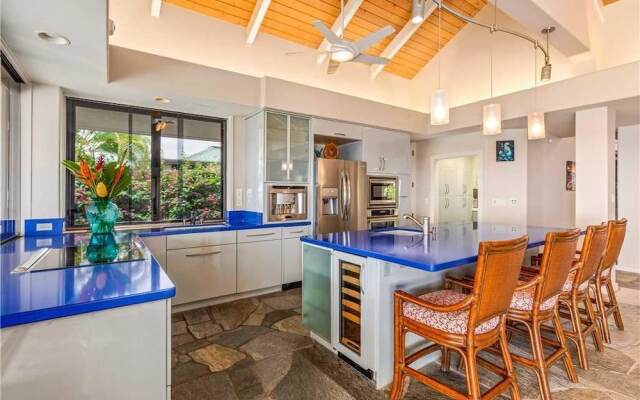 Waterfall House 4 Bedrooms 3.5 Bathrooms Condo