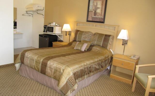 Redwood Inn