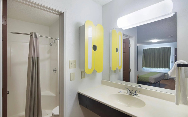 Studio Inn Exten Stay Oklahoma City Airport by OYO