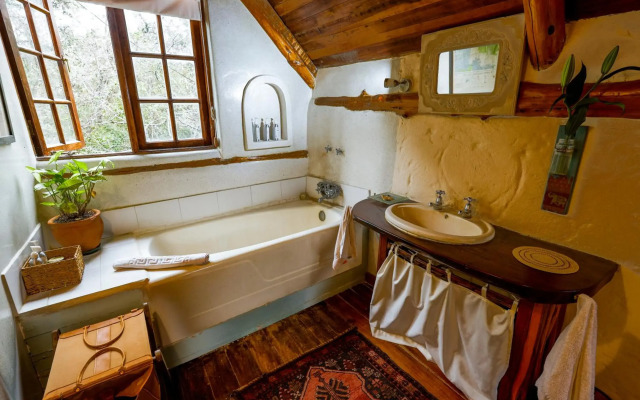 Ol Losowan House, Karen