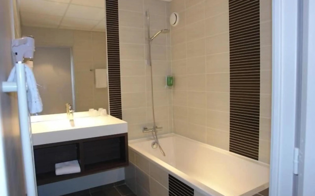 Brit Hotel Vannes-Theix