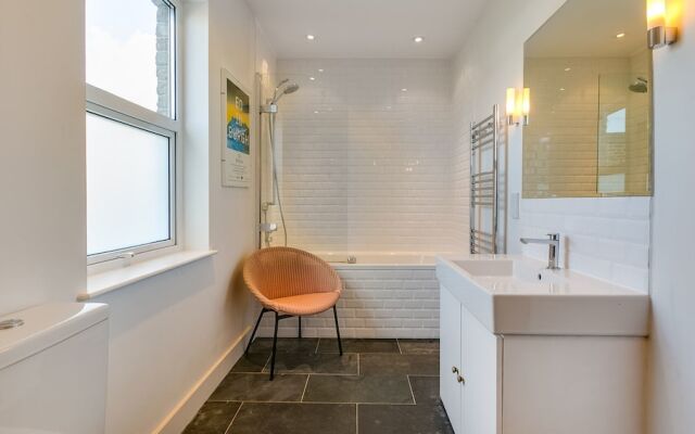 Gorgeous 1BR West London Gem