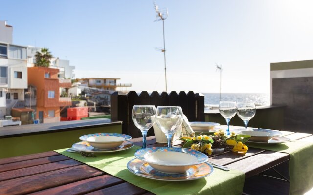 HomeLike Stunning Sea Front House with Wifi