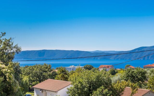 Scenic Villa in Linardi?i With Private Swimming Pool