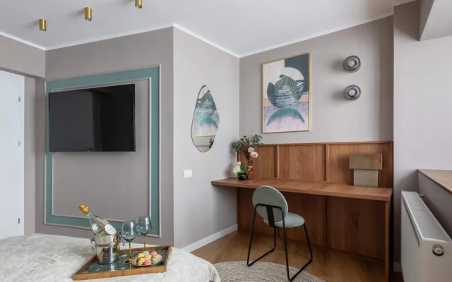 HOLT’s Sublime Minty Green 1BR on the Park