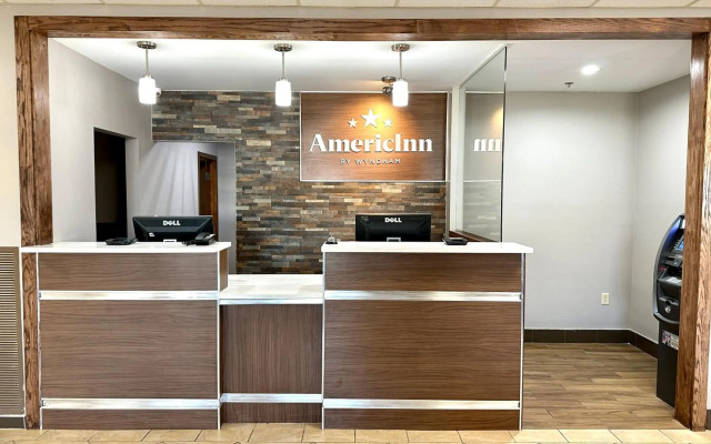 AmericInn & Suites By Wyndham Baraboo Event Center