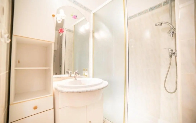 SUN7 STUDIO -FACE PLAGE- WIFI-PARKING -PISCINE - CoHôteConciergerieLaGrandeMotte