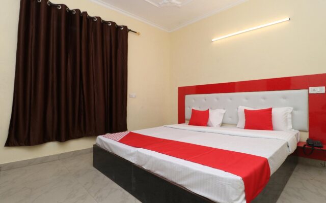 Oyo 28325 Dhillon Residency