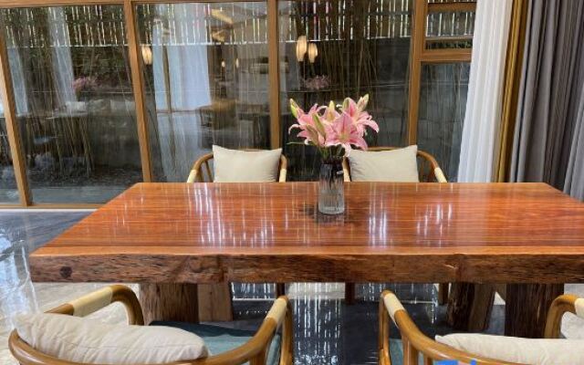 Liuhe Bisu Hot Spring Hotel (Qingcheng Mountain store)