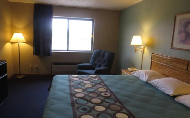 Super 8 by Wyndham Macomb