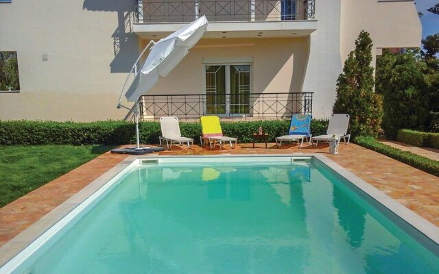 Stunning Home in Xilokastro With 5 Bedrooms, Outdoor Swimming Pool and Swimming Pool