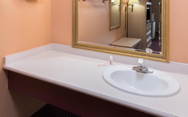 Super 8 Strongsville