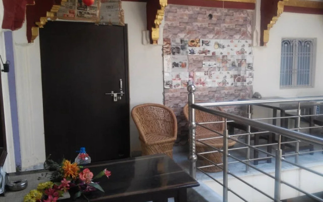 Kanha Paying Guest House