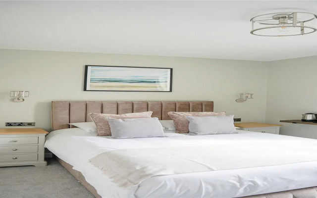 The Clarence Gardens Hotel, BW Signature Collection