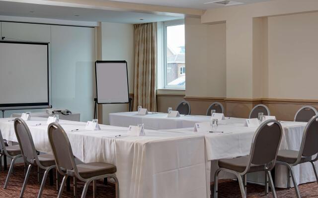 Cresta Court Hotel