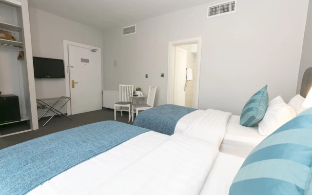Yellow Rose Hotel