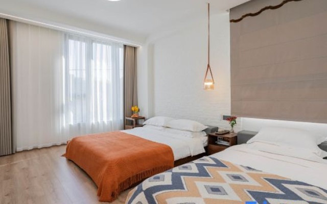 See you at first sight. Qu camping camp vacation beauty hotel – Guest Rooms – Huzhou