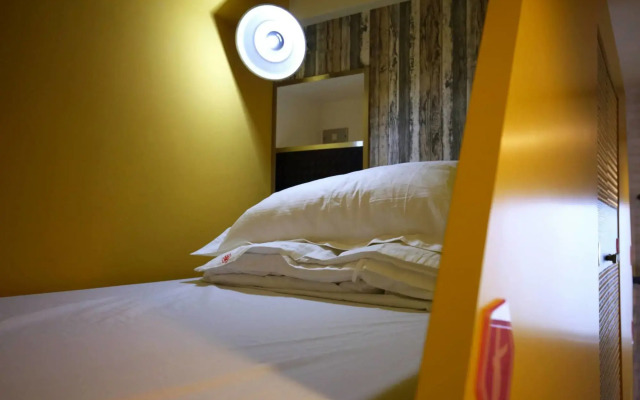 Hive Bed and Backpacker