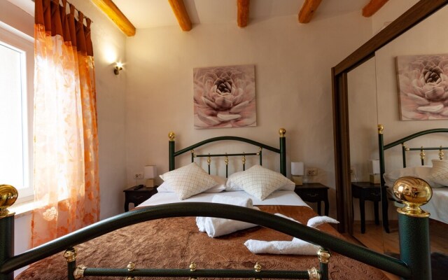 Five bedroom villa Emily with pool