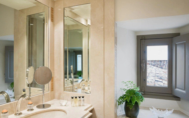 Château Lafaurie-Peyraguey Hôtel & Restaurant LALIQUE