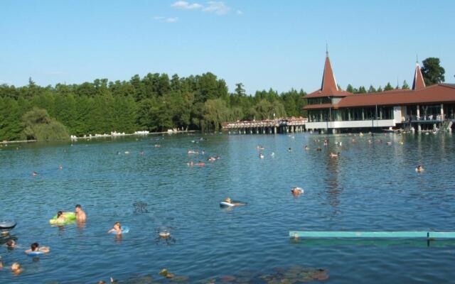 Kis Teniszház