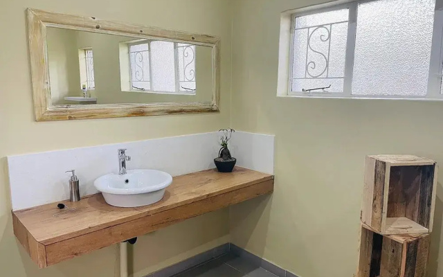 Ultra Modern 2 Bedroomed Apartment - 2082