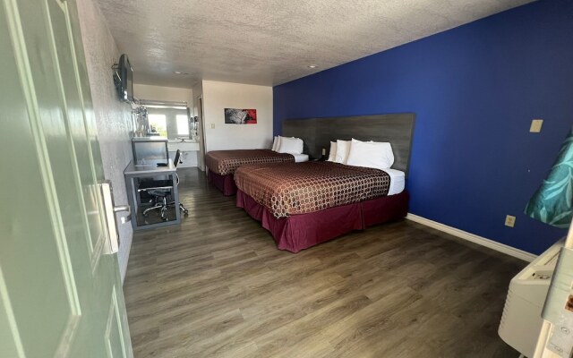 Country Hill Inn and Suites