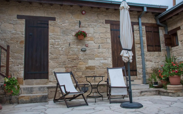 Nikis House