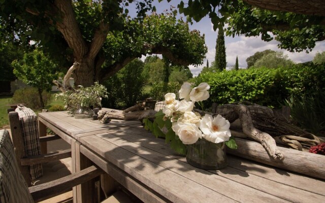 Plush Villa in Villecroze with Private Swimming Pool