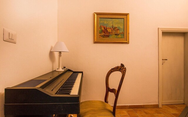 Beautiful Home in Londa With 2 Bedrooms and Wifi