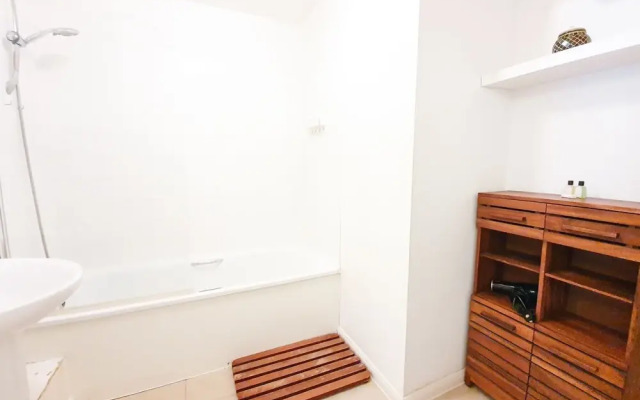 Bright 1BR by Thames River