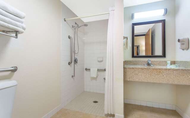 AmericInn by Wyndham West Bend