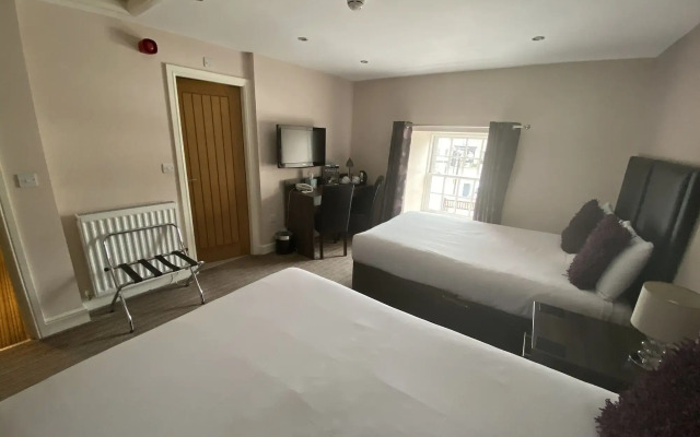 The Three Horseshoes Hotel