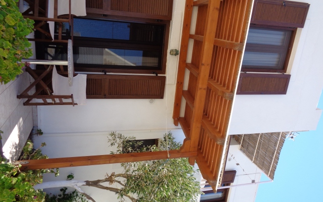 Petros Studios & Suites