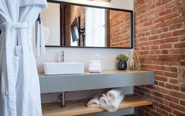 48 King West Boutique Hotel