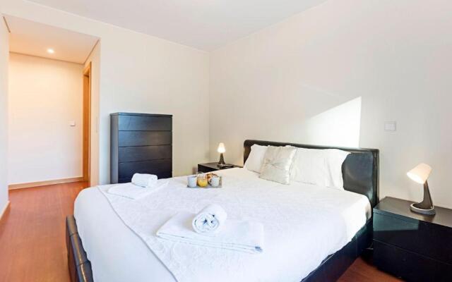 2BR Flat by Metro w/ Free Parking by LovelyStay