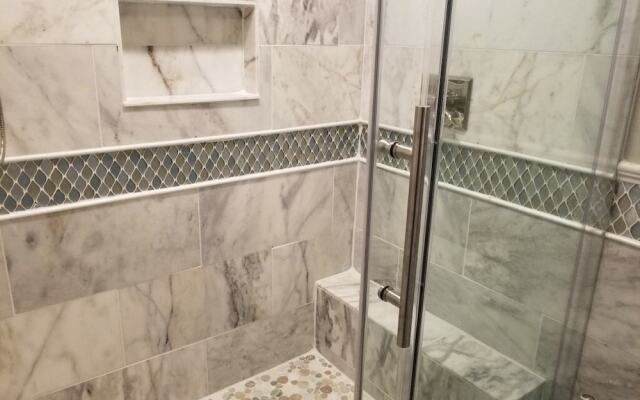 206 B New 1 Bedroom Home by RedAwning