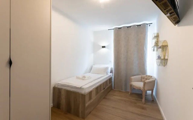 Luxurious and Spacious Apartment With Hot Tub