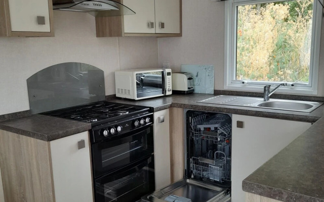 Impeccable 3-bed Cabin in Tattershall, UK