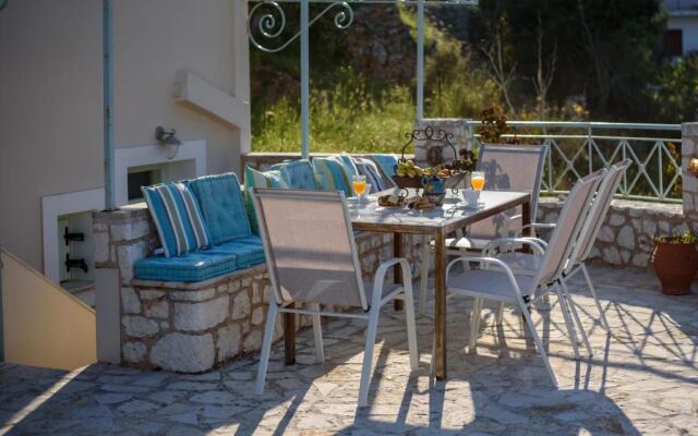 Spyros House, 3 bedrooms-sea view-in Agia Efimia