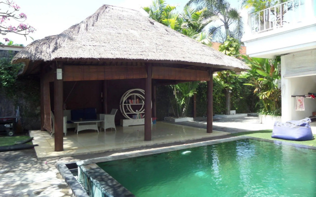 The Island Hotel Bali - Hostel