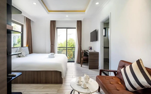 Royal Hotel Near Secc