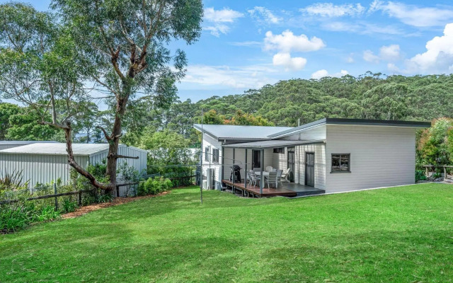 Sandlines at Hyams Beach 4pm Check Out Sundays