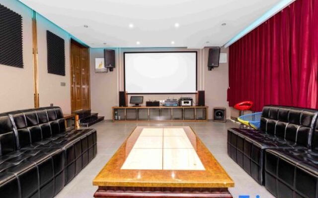 Yincaolu Lingfeng Bieyuan (Yulin Wonderland Store)