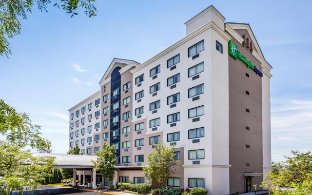 Holiday Inn Express Hauppauge, an IHG Hotel