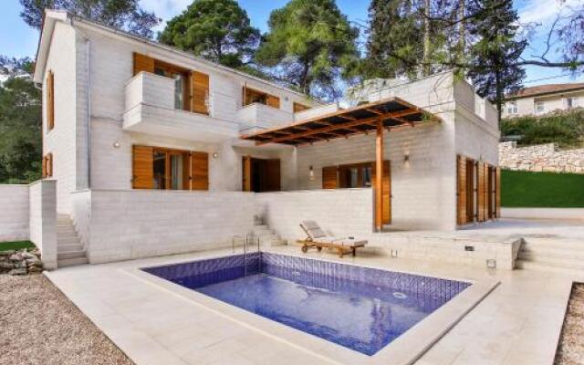 Private Villa BIANCO for 1-10 person with pool, enjoy holidays by the sea! FREE Kajak & Mountainbikes, GREAT living area & privacy, FREE mooring to 6,5 m BOAT!!